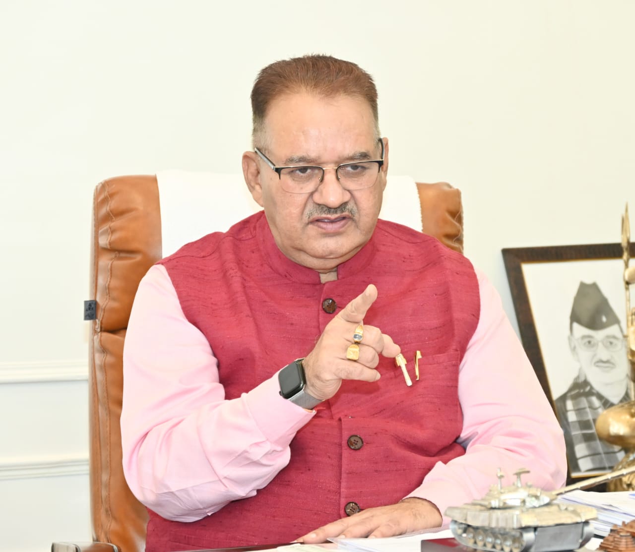 विद्युत विभाग एवं जिला प्रशासन को तत्काल भूमि के चयन के लिए संयुक्त विजिट करने के निर्देश- कैबिनेट मंत्री गणेश जोशी