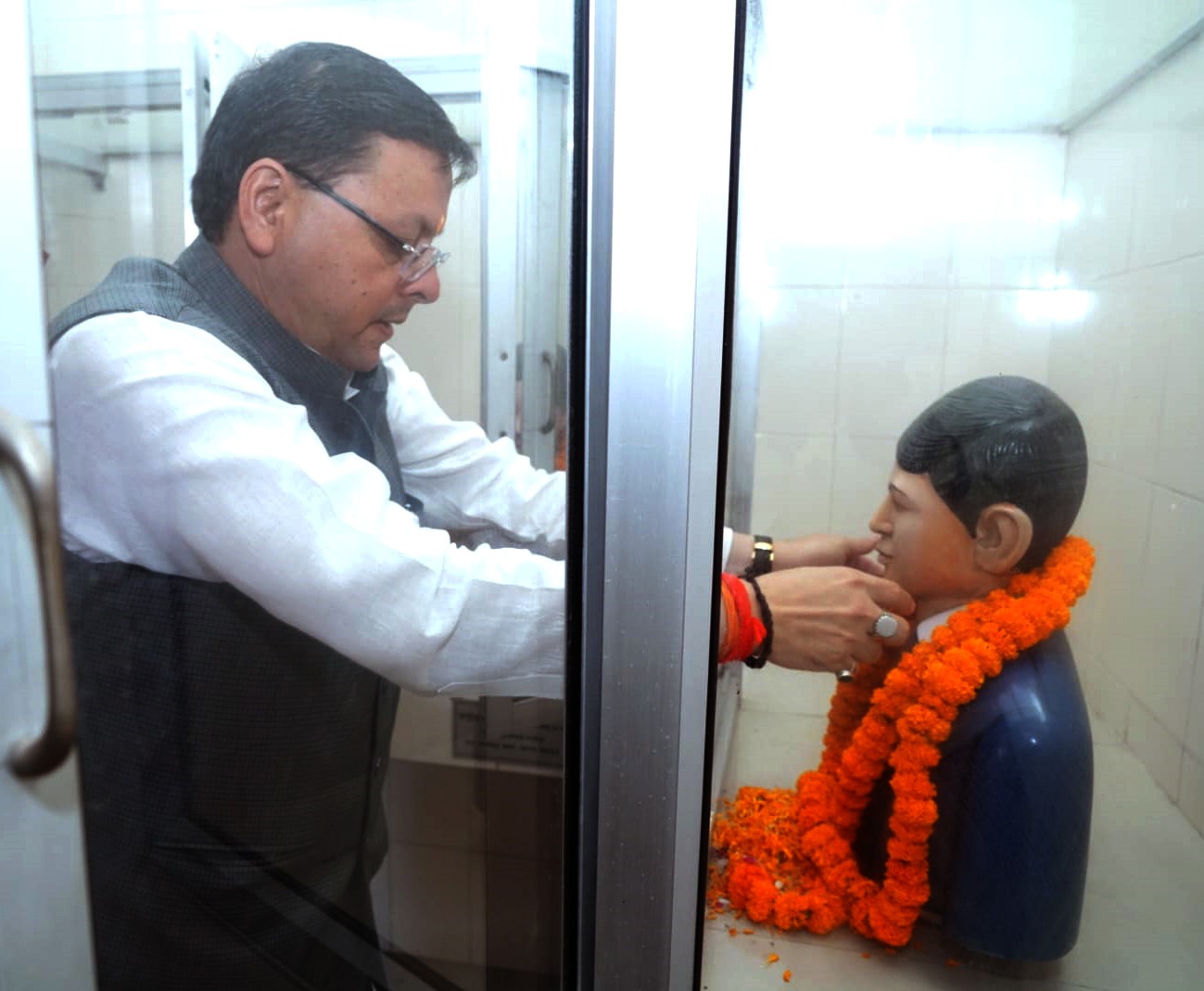 मुख्यमंत्री धामी ने आन्दोलनकारी शहीदों को श्रद्धांजलि अर्पित की