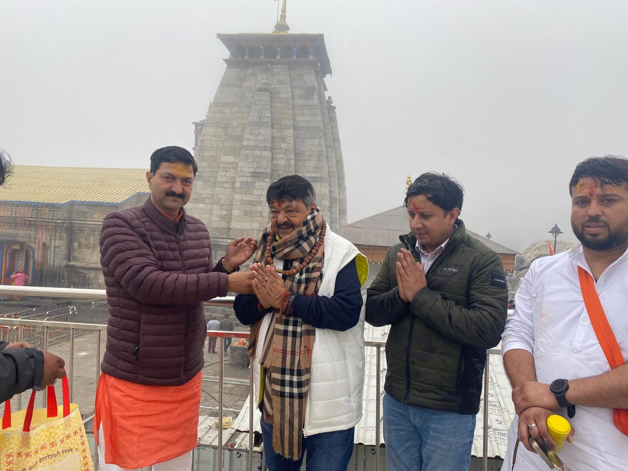 केदारनाथ में भाजपा नेता कैलाश विजयवर्गीय का धार्मिक अनुष्ठान