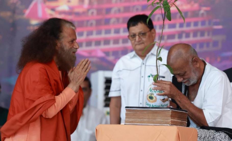 लक्ष्मण: धर्म के प्रतीक और श्रीराम: मोक्ष के प्रतीक – मोरारी बापू