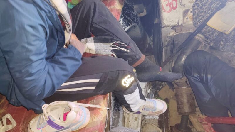 “ब्रेकिंग: सातमोड़ के पास स्कूली बस पलटी, दस से बारह छात्र घायल”