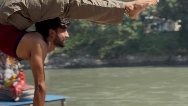 एसजीआरआरयू के अध्यक्ष श्री महंत ने अनुराग को दी बधाई