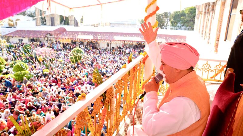 झण्डा महोत्सव:रात के समय दूधिया रोशनी में देखते ही बन रही श्री दरबार साहिब की आभा