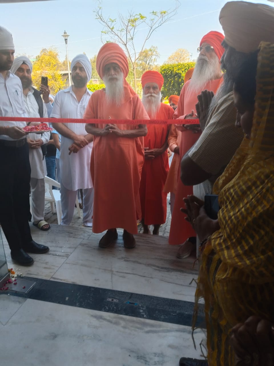 निर्मल आश्रम के 16वें स्वैच्छिक रक्तदान शिविर में सैकड़ो लोगो ने किया प्रतिभाग