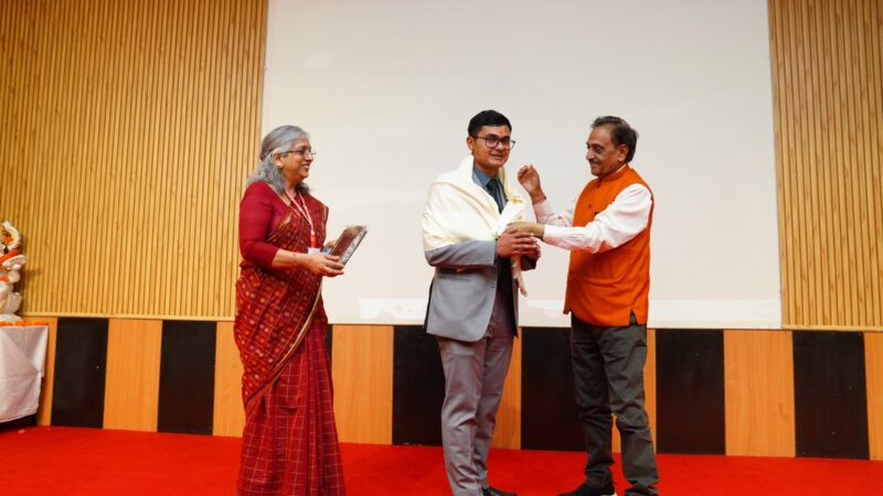 संवाद:SGRRU के छात्रों ने जाने IAS बनने के टिप्स,अंशुल भट्ट ने किया संवाद