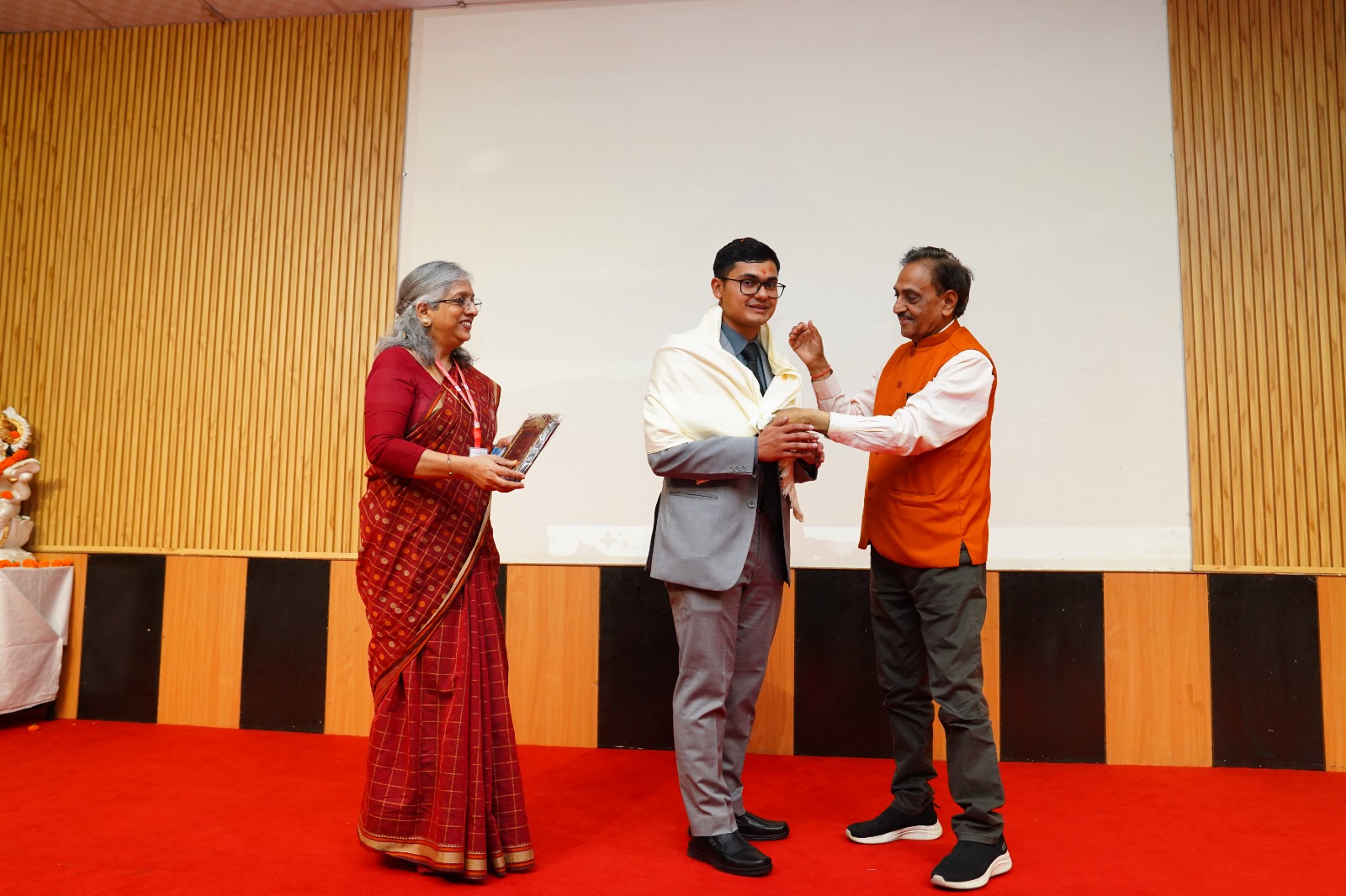 संवाद:SGRRU के छात्रों ने जाने IAS बनने के टिप्स,अंशुल भट्ट ने किया संवाद