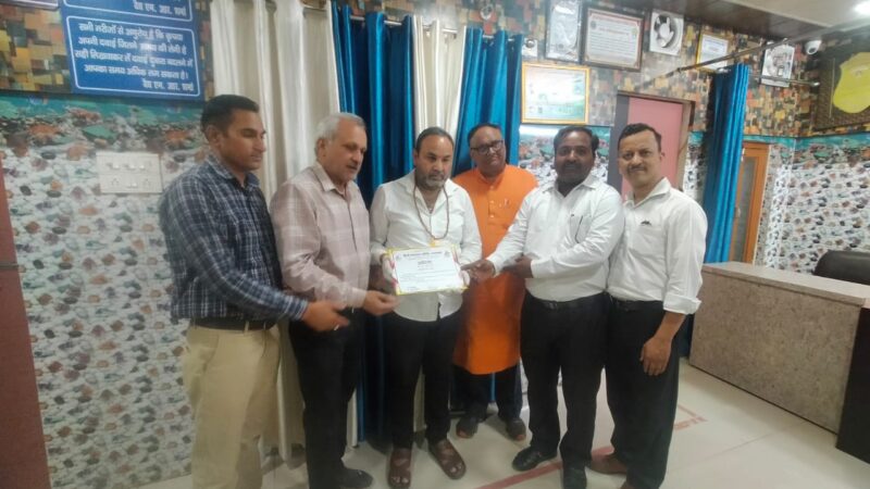 सम्मान:वैद्य एम.आर.शर्मा हुए हिंदी प्रोत्साहन समिति के माध्यम से सम्मानित