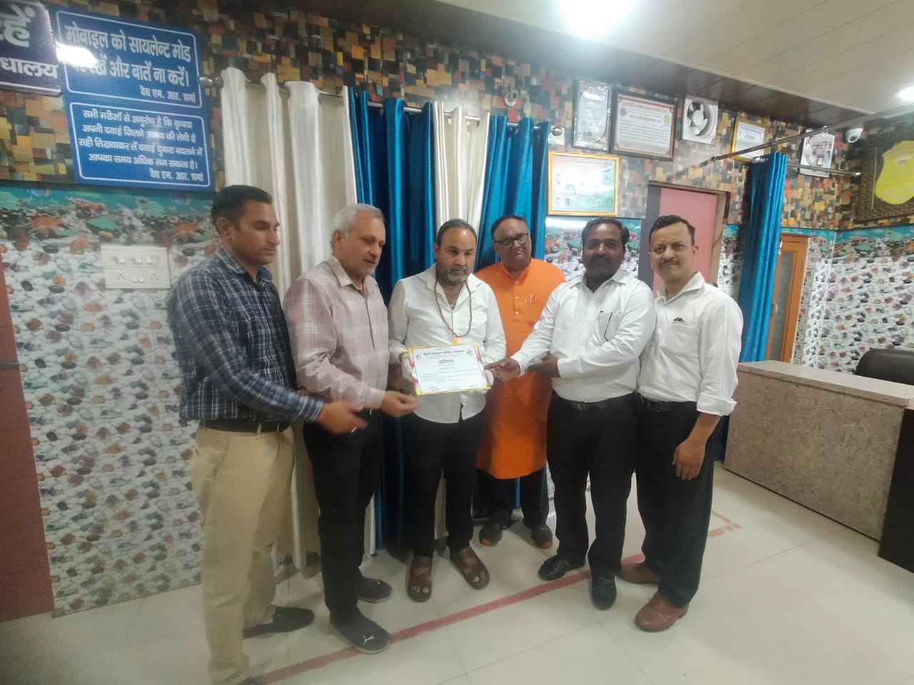 सम्मान:वैद्य एम.आर.शर्मा हुए हिंदी प्रोत्साहन समिति के माध्यम से सम्मानित