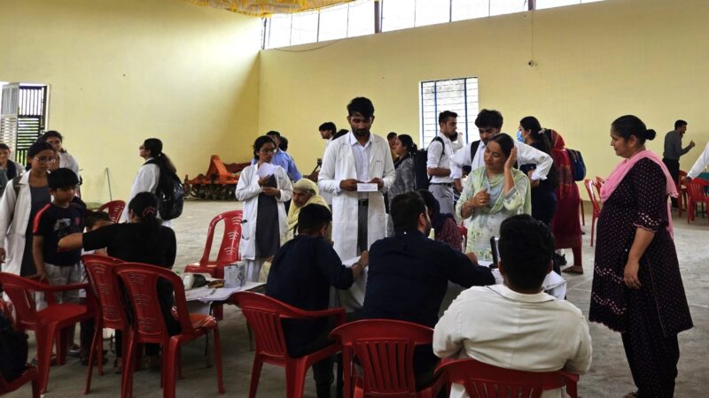 भूमिका: SRHU के MBBS छात्रों ने निभाई अहम भूमिका, ग्रामीणों को शिविर तक पहुंचाया