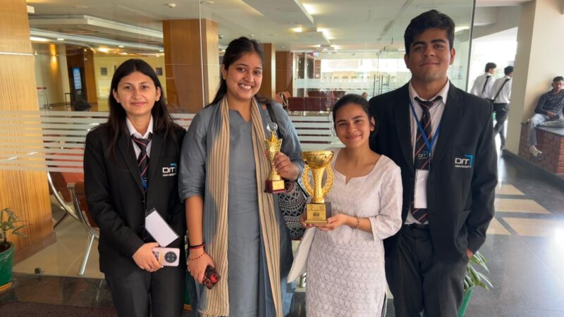 जलवा:आर्थिक गलियारे पर बहस में एसजीआरआर छात्राओं का जलवा