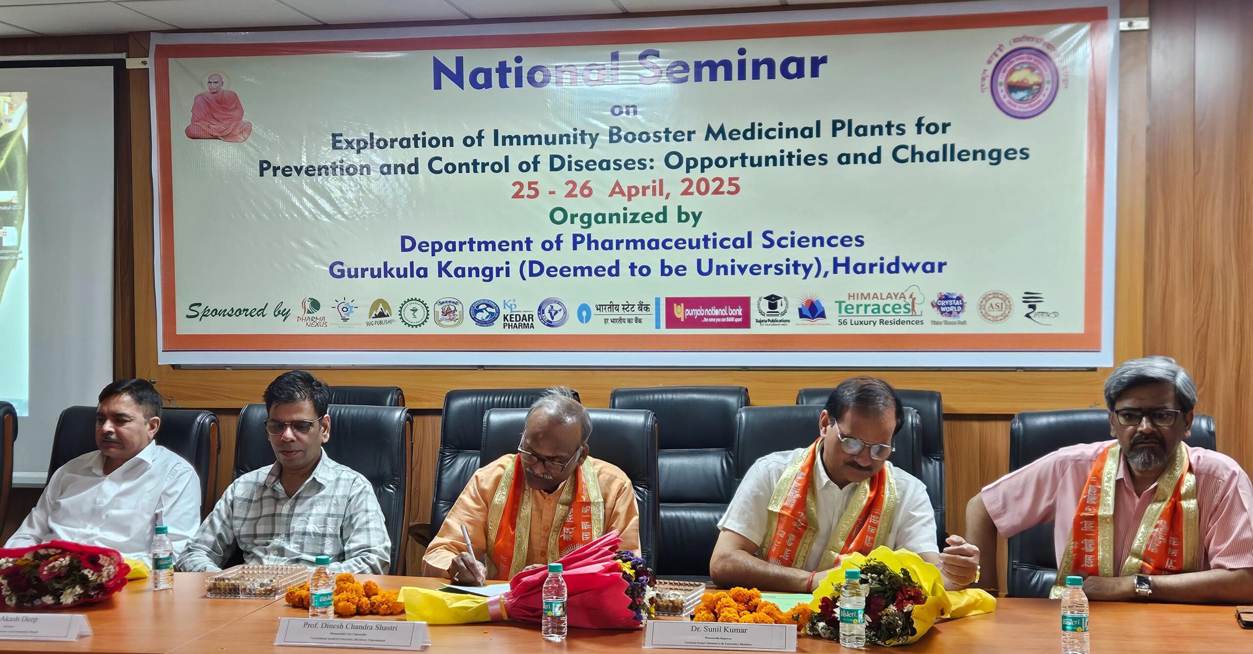 देशभर से 300 प्रतिभागियों ने प्रस्तुत किए 100 से अधिक शोध पत्र