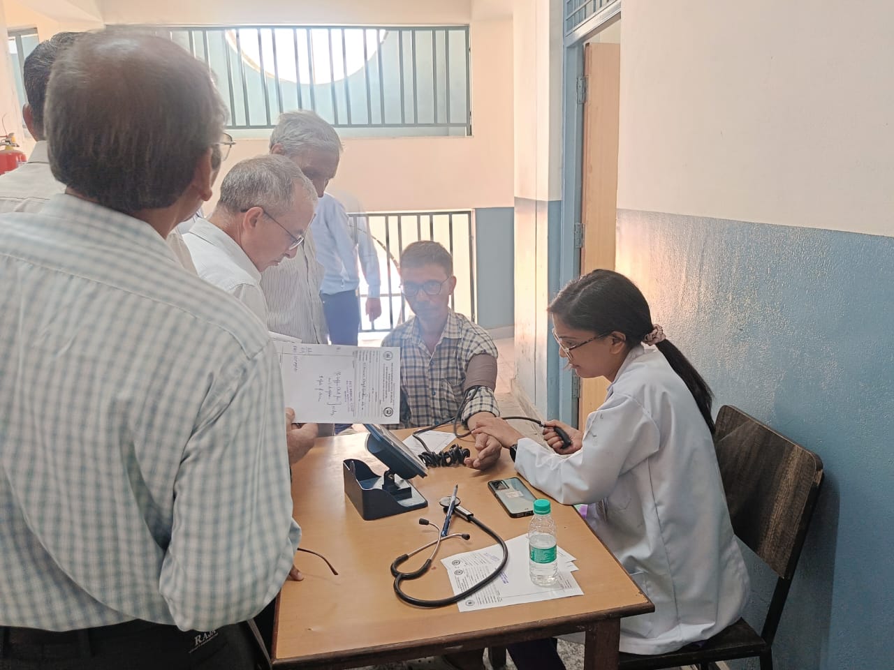 रोशनी:डॉ. पंकज गर्ग ने कैंसर से जुड़ी भ्रांतियों पर डाली रोशनी: “डरें नहीं, लड़ें”