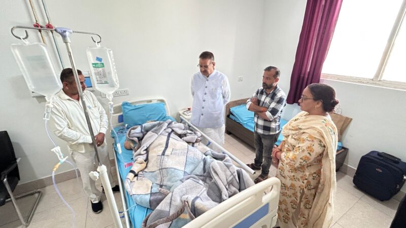 रॉटविलर हमले की पीड़िता से मिलने पहुंचे मंत्री गणेश जोशी, शीघ्र स्वास्थ्य लाभ की कामना