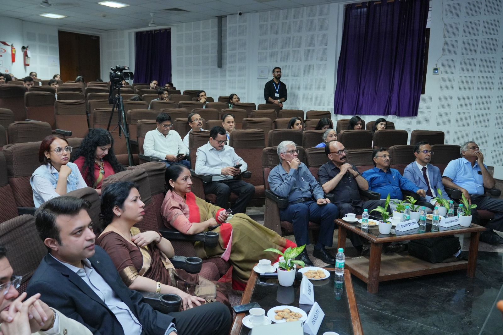 विशेषज्ञ:कॉर्नियल अल्सर से बचाव पर बड़ी चर्चा, महंत इंदिरेश अस्पताल में जुटे शीर्ष नेत्र विशेषज्ञ