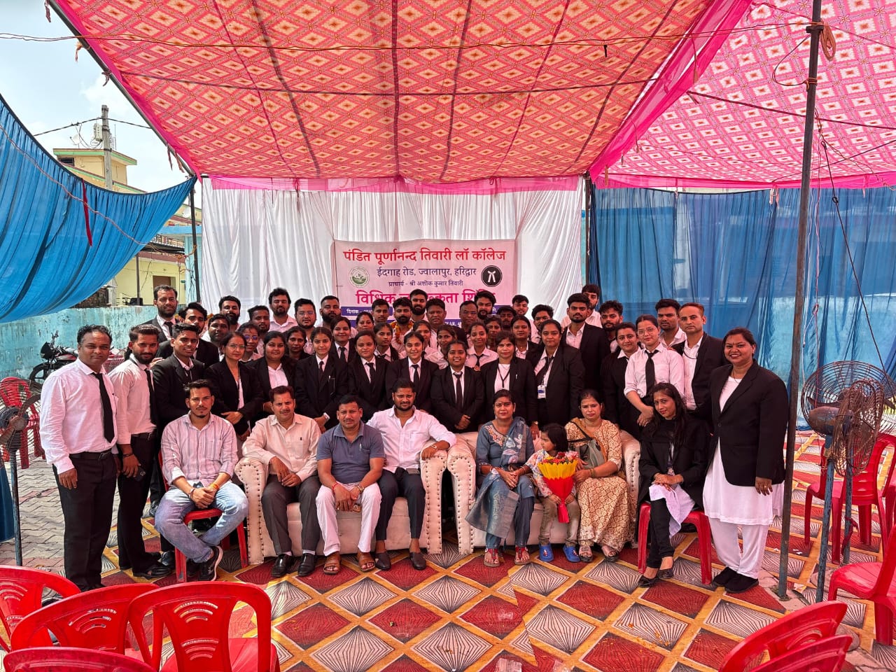 विधिक अधिकारों के प्रति जागरूक हुए ग्रामीण, छात्रों ने पेश की सामाजिक उत्तरदायित्व की मिसाल