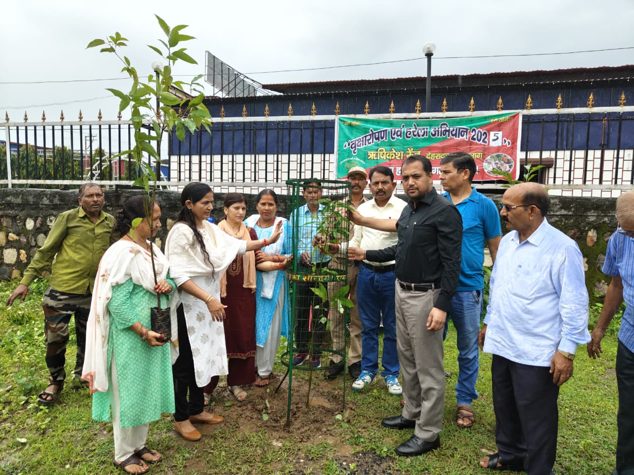 ग्रामीणों ने श्रमदान से दी मिसाल, खांड गांव समिति ने हरेला पर्व को बनाया यादगार