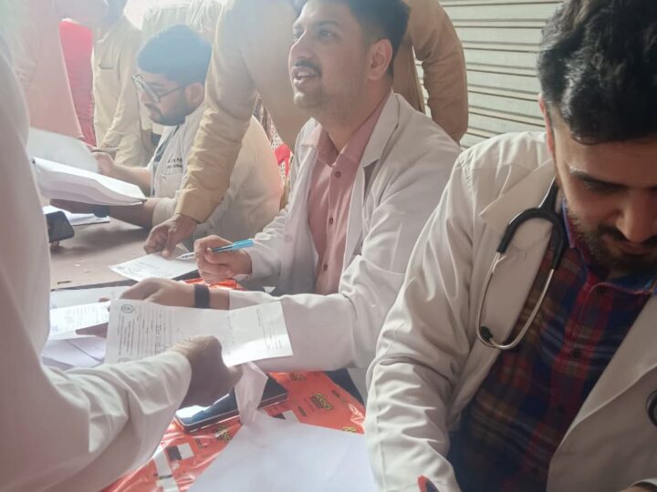 देवभूमि से मानवता का संदेश: महंत इंदिरेश अस्पताल ने गाँव-गाँव में जगाई उम्मीद की किरण