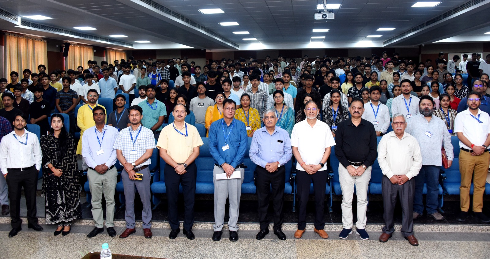 कम्पास: दीक्षारंभ 2025: एसआरएचयू ने नवप्रवेशी विद्यार्थियों को थमाया जीवन का कम्पास