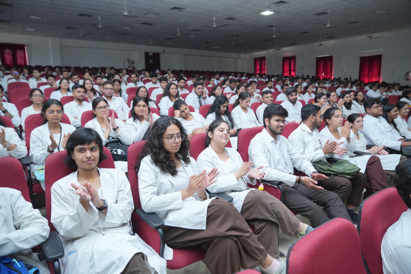 निदेशक डॉ. मनोज गुप्ता का संदेश—सफलता का सूत्र है गुरु का मार्गदर्शन