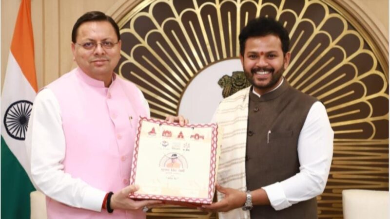 धामी ने केंद्रीय मंत्री से की मुलाकात, रात्रीकालीन फ्लाइट और नई हेली सेवाओं पर दिया जोर