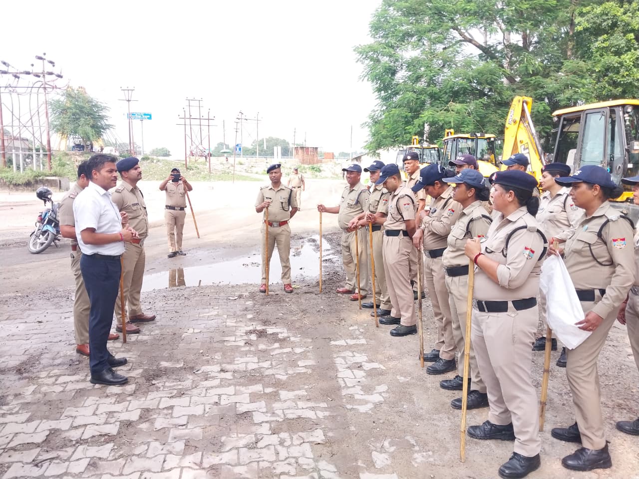 नोटिस की अनदेखी पर प्रशासन ने अपनाया कड़ा रवैया