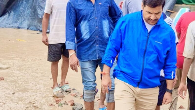 आपदा से तबाह गाँव, कांग्रेस बोली – पीड़ितों को मुआवजा दो