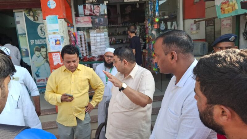 डॉक्टरों की टीम ने अधोईवाला में किया इलाज, श्री महंत इंदिरेश अस्पताल ने बांटी नई उम्मीद