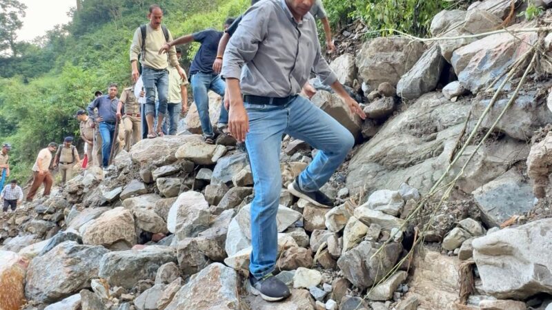 पुल, सड़क, पेयजल-विद्युत ढांचा तबाह; DM देहरादून की प्रतिदिन मॉनिटरिंग से तेज होंगे राहत कार्य