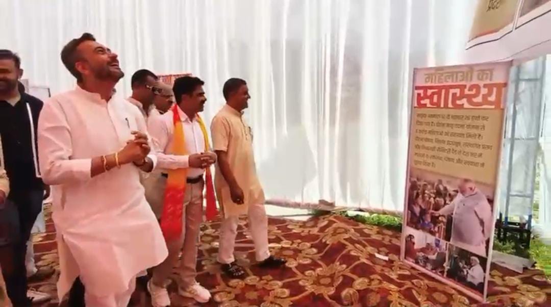 ऋषिकेश भाजपा की अगुवाई में आयोजित प्रदर्शनी, मोदी के आदर्शों और योजनाओं की सराहना