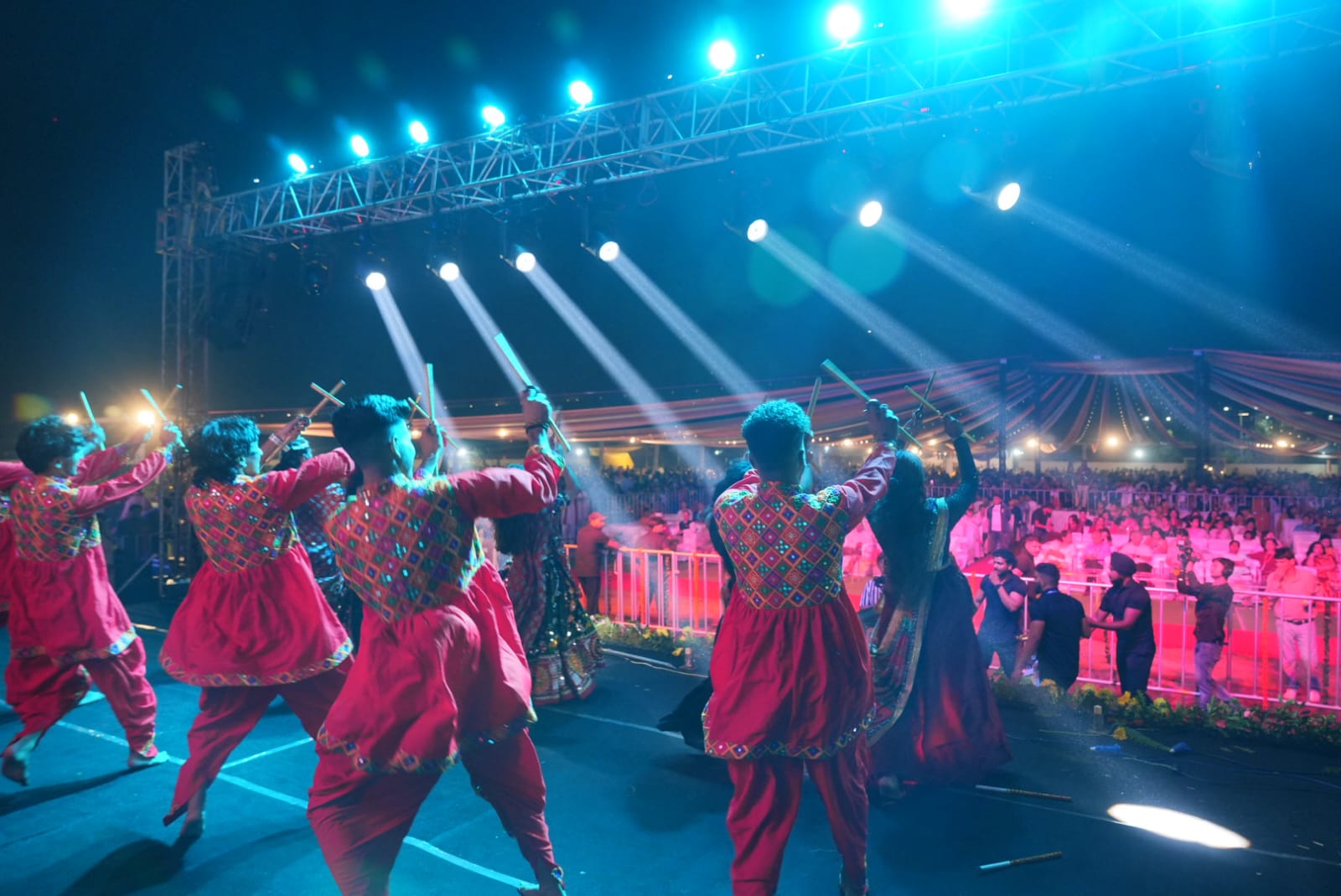 SGRRU में थिरके कदम, गूंजे शंख और तालियों से गूंजा नवरात्र उत्सव