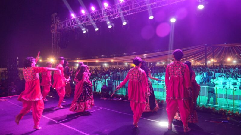 SGRRU में पारंपरिक परिधानों और विविध व्यंजनों ने नवरंग डांडिया को बनाया खास