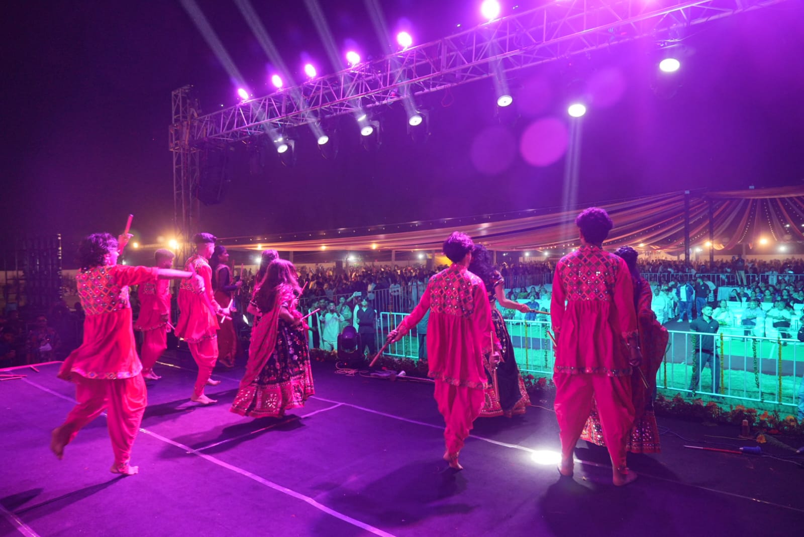 SGRRU में पारंपरिक परिधानों और विविध व्यंजनों ने नवरंग डांडिया को बनाया खास