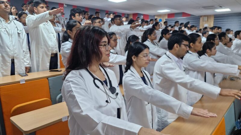 एचआईएमएस ने चिकित्सा शिक्षा में उत्कृष्टता और करुणा का संदेश दिया