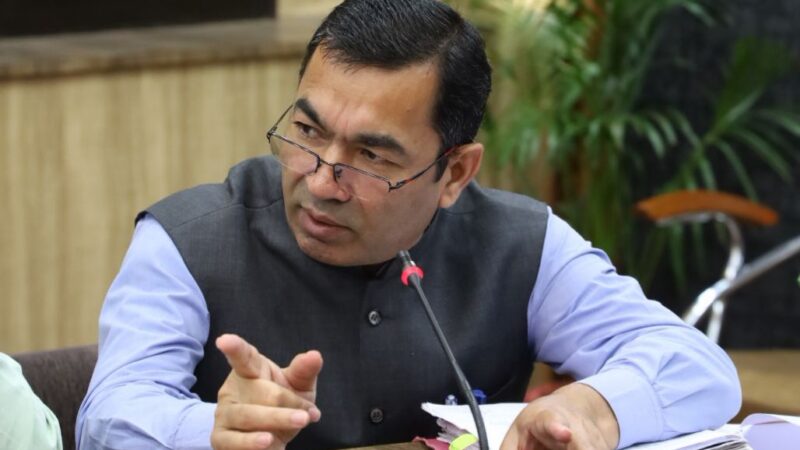 डीएम सविन बंसल की पहल — प्रशासन और व्यापारियों के बीच बनी सहमति, पटाखा बिक्री होगी