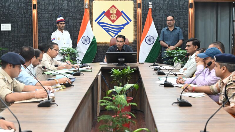 डीएम बंसल ने कसी कमर — कॉलेजों में होंगे 6 हजार ड्रग्स टेस्ट, बनेगा हेल्पलाइन सेल