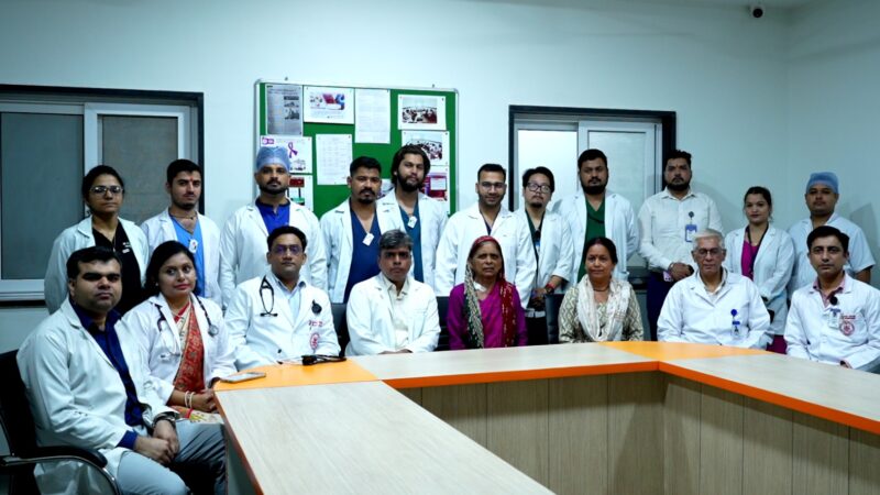 श्रीमहन्त देवेन्द्र दास जी ने SGRRU की मेडिकल टीम को दी बधाई, कहा– मील का पत्थर उपलब्धि