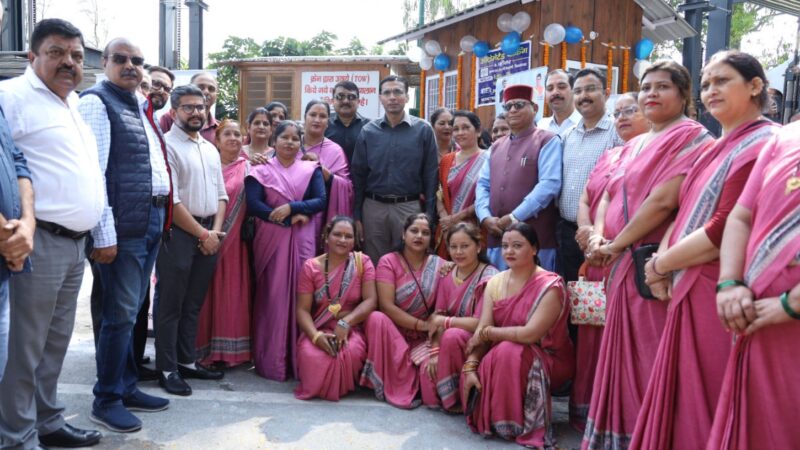 फ्री सखी कैब सेवा से सड़क पर अवैध पार्किंग पर जिला प्रशासन की कड़ी कार्रवाई