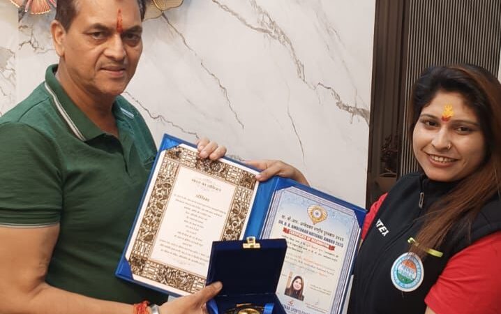 शिवानी गुप्ता के सम्मान समारोह में बोले डॉ. अग्रवाल—“प्रतिभाशाली बेटियाँ समाज की प्रेरणा हैं”