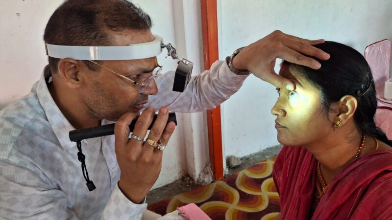 समाजसेवी डॉ. राजे नेगी के सहयोग से द रा फाउंडेशन ने लगाया निशुल्क नेत्र-दंत शिविर