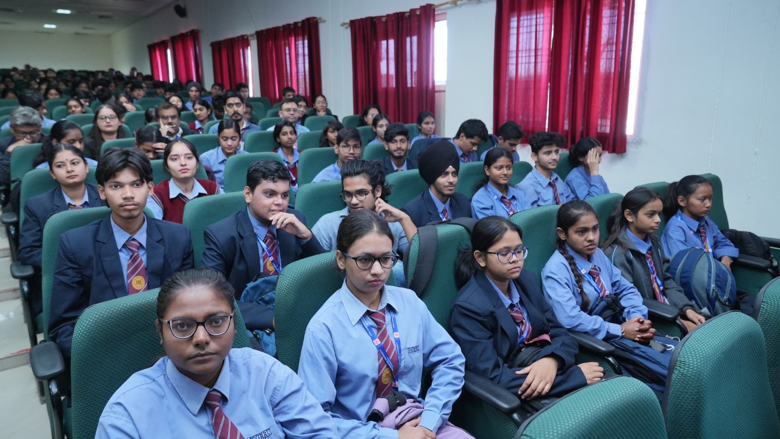 एसजीआरआर विश्वविद्यालय में जागरूकता संगोष्ठी में छात्रों का उत्साह