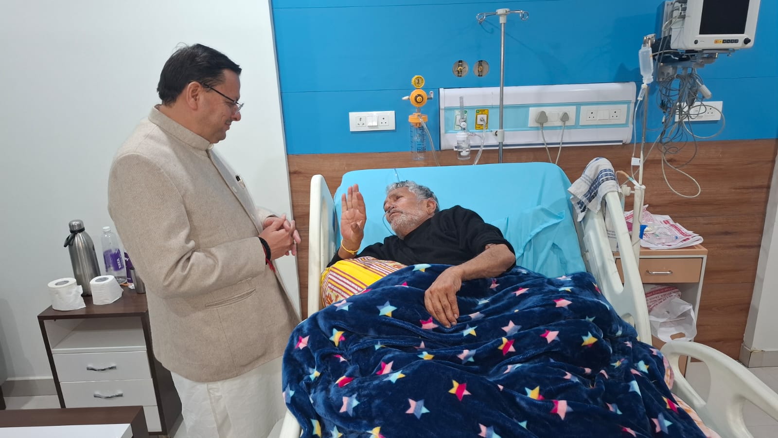 फीडबैक:इन्दिरेश अस्पताल बना केंद्र बिंदु: मुख्यमंत्री धामी ने मरीजों से लेकर डॉक्टरों तक की ली फीडबैक