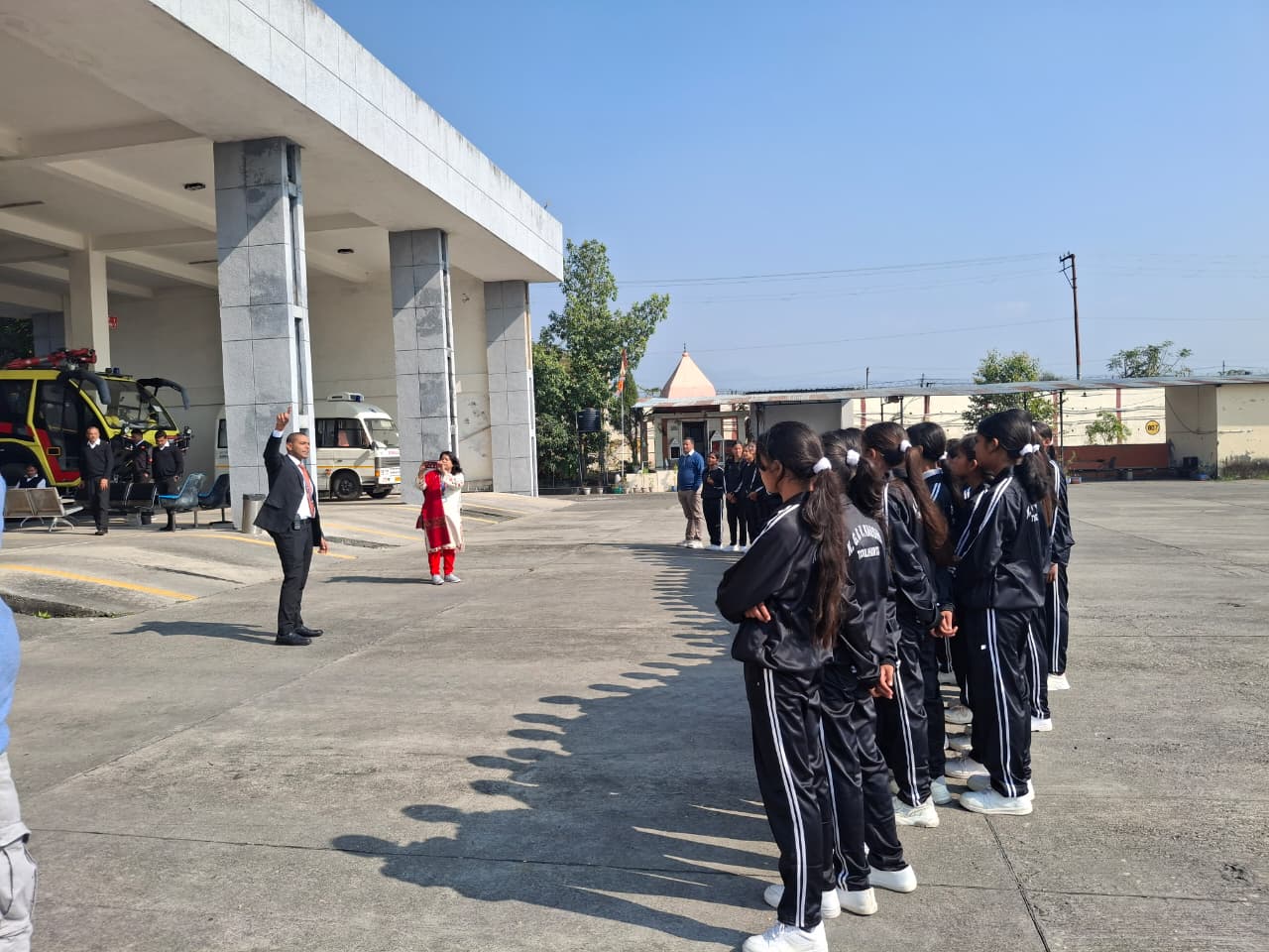 एयरपोर्ट डायरेक्टर बी.सी.एच. नेगी की अग्रणी भूमिका, छात्राओं को मिला aviation करियर का नया दृष्टिकोण