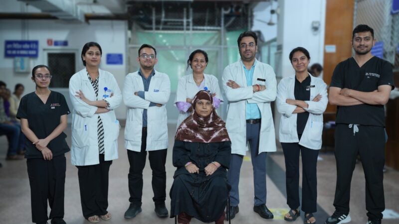 लाभ:इंदिरेश अस्पताल की ईएनटी टीम ने बचाई मरीज की जान, छाती खोले बिना हटाया विशाल ट्यूमर