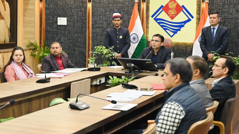 एयरपोर्ट सुरक्षा सर्वोपरि: डीएम बंसल ने मशीनें खरीदने और टिन शेड लगाने के दिए निर्देश