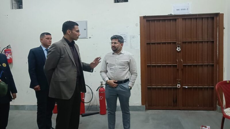 DM सविन बंसल की मौजूदगी में पारदर्शी निरीक्षण, राजनीतिक दलों ने देखा पूरी प्रक्रिया