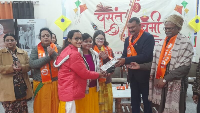 गुरुकुल कांगड़ी की ऐतिहासिक परंपरा से जुड़ा वसंत पंचमी पर्व, विद्यार्थियों ने दिखाई रचनात्मकता