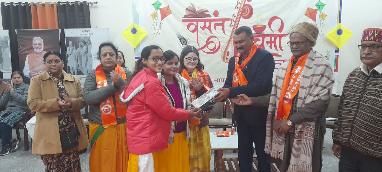 गुरुकुल कांगड़ी की ऐतिहासिक परंपरा से जुड़ा वसंत पंचमी पर्व, विद्यार्थियों ने दिखाई रचनात्मकता