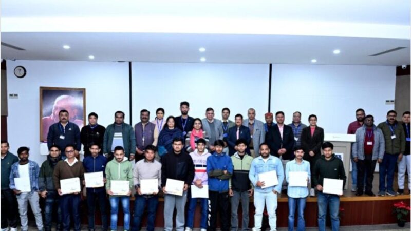 कंप्यूटर से तकनीकी प्रशिक्षण तक, एसआरएचयू ने 500 से अधिक युवाओं को दिया कौशल प्रशिक्षण