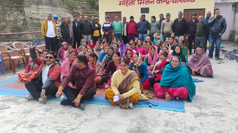 जनता से सीधे जुड़े दिनेश धनाई, सड़क-पेयजल-स्वास्थ्य मुद्दों पर सरकार को घेरा