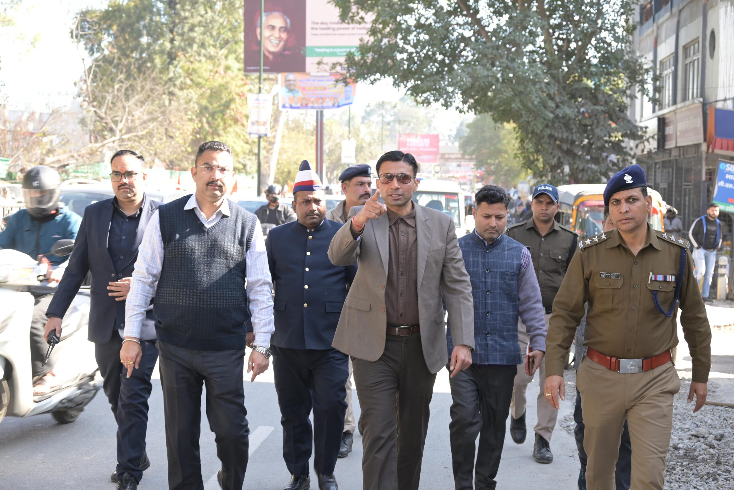 शहर की सड़कों की हिफाज़त में डीएम सविन बंसल का कड़ा एक्शन